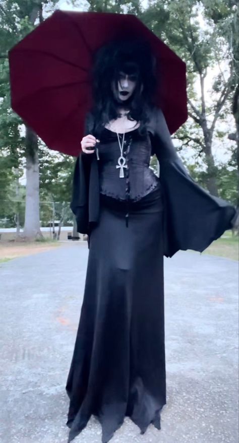 Trad Goth Inspiration, Trad Gothic Outfits, Goths In Ungothly Places, Goth Outfits Dress, 80s Trad Goth Outfits, Female Vampire Outfit, Goth Women Outfits, Grunge Vampire Aesthetic, Trad Goth Outfit Ideas