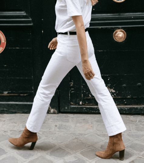 Comment porter un jean blanc en hiver avec du foncé ? - Le Dressing Idéal Mon Jeans, Trench Beige, Look Jean, Winter Attire, Outfit Jeans, Jeans Bootcut, Total Look, Sweater Weather, Bootcut Jeans