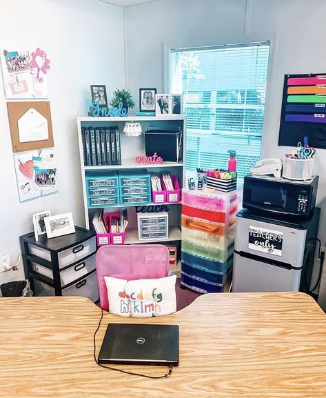 Small Teacher Desk, Teacher Desk Area, Small Group Area, Teacher Desk Areas, Teacher Desk Organization, Teacher Corner, Kidney Table, Teaching Classroom Decor, Desk Arrangements