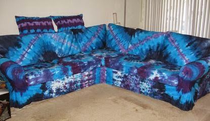 Tie-dyeing the Couch! Recently I met someone from Google who is actually more into tie-dye than I am (my close friends all gasped when t... Tie Dye Bedroom, Ikea Couch Covers, Tie Dye Bedding, Make Craft, Ikea Couch, Diy Couch, Cozy Living Spaces, Ikea Hackers, Slip Covers Couch