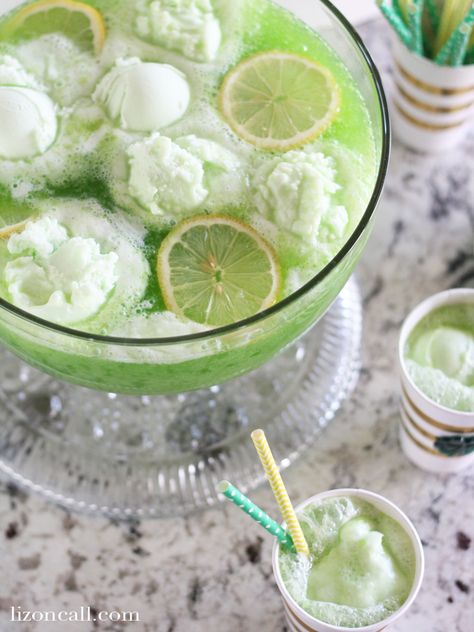 This shamrock party punch is the perfect drink for your St. Patrick's Day celebrations. It is non-alcoholic so the whole family can enjoy! St. Patrick's day party punch. @lizoncall.com St Pattys Bachelorette, St Patrick's Day Party Ideas, Green Drinks Non Alcoholic, St Patrick’s Day Food, St Patrick’s Day Party, Green Foods For Party, Shamrock Punch, St Patrick Party Food, Leprechaun Party