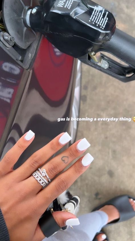 Cute Short Acrylic Nails Square White, Short Short Acrylic Nails Square, White Acrylic Overlay Nails, White Overlay Nails, White Shorties Nails, Shorties Nails Squoval, Short Acrylic Nails Square White, Biab Nails Black, Shorties Nails White