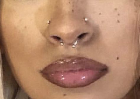 Nose Piercing Hoop, Nostril Piercing, Cool Piercings, Body Jewelry Piercing, Septum Piercing, Makeup Eyeliner, Light Skin, Nose Piercing, Nostril Hoop Ring