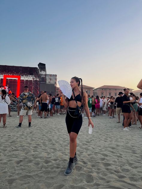 #fashion #aesthetic #summer #summerstyle #summerfestivals #festival #techno #girlsnightout Summer Techno Outfit, Festival Outfit Techno, Techno Festival Outfit, Outfit Techno, Fashion Aesthetic Summer, Techno Festival, Techno Outfit, Coachella Vibes, Summer Festival Outfit