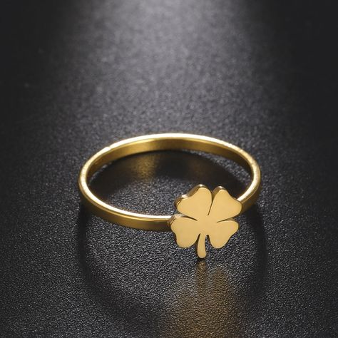 Flower Couple, Simplistic Jewelry, Jewellery Simple, Clover Pattern, Clover Ring, Rings Collection, Bangles Design, Gold Rings Fashion, Gold Ring Designs