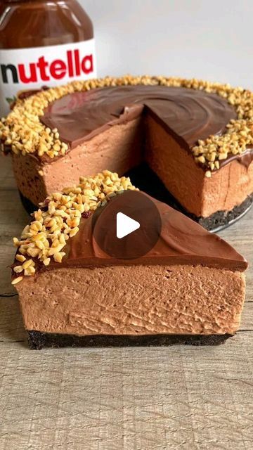 Ceeskake Nutella, Nutella Cheesecake Recipe, Cheesecake Nutella, Hazelnut Cheesecake, Nutella Cheesecake Recipes, No Bake Nutella Cheesecake, No Bake Cheesecake Filling, Roasted Hazelnuts, Pop Back