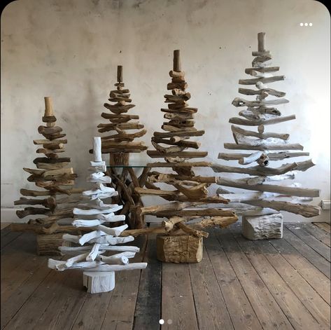 Drift Wood Christmas Tree, Driftwood Trees, Driftwood Tree, Juleverksted For Barn, Driftwood Christmas, Driftwood Christmas Tree, Driftwood Diy, Driftwood Art Diy, Driftwood Projects