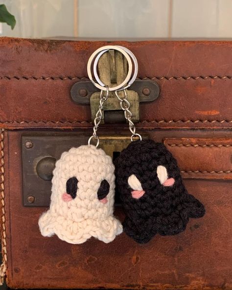 #crochetkeychain #crochetkeyring @Quick Crochet So Cute & Trendy Handmade Crochet Keychain Designs Pattern 2022 Most Stylish & Attractive Crochet Hat Designs Patterns 2022 https://youtu.be/mGBtiMEJwTE Latest Beautiful Crochet poncho Designs Collection 2022 https://youtu.be/PFtgk-IGbe4 Must Watch!!!!! New Stylish & Unique Crochet Christmas decoration designs & Pattern https://youtu.be/8sQelboKHUw my website free patterns http://www.patternrobe.com/ for online shopping https://coste.pk/ Cute Crochet Ideas Keychain, Crochet Simple Keychain, Fast Crochet Keychain, Crochet Keyring Pattern, Crochet Keychain Christmas, Simple Crochet Bookmark, Easy Keychain Crochet, Crochet Keyring Ideas, Crochet Keychain For Boys