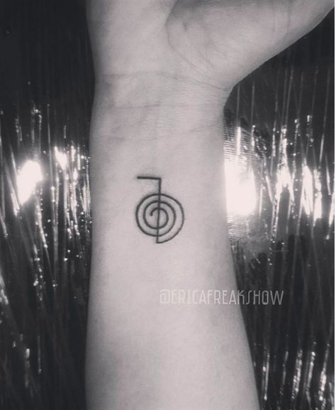 CafeMom.com : Power of reiki. : 50 Empowering & Beautifully Meaningful Tattoos -- Reiki is life force energy and this symbol is Cho Ku Rei, the power symbol which is also great for protection. Reiki Tattoo Ideas, Reiki Symbols Tattoos, Reiki Tattoo, Spirit Animal Tattoo, Body Expressions, Meaningful Symbol Tattoos, Symbols Tattoos, Empowering Tattoos, Cho Ku Rei