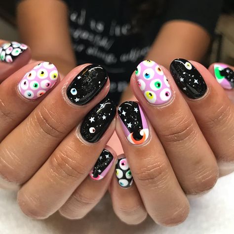 Halloween Nails Eyeball, Eyeball Nails Halloween, Halloween Nails Natural Nail, Eyeball Nail Design, Creepy Cute Nails, Creepy Nail Designs, Eyeball Nail Art, Creepy Nail Art, Eyeball Nails