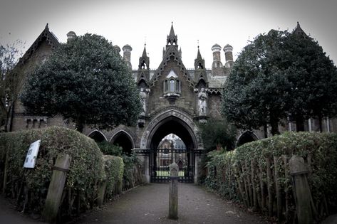 Deanna Raybourn, Highgate Cemetery London, Beautiful Cemeteries, 19th Century London, Highgate Cemetery, Front Gate, Most Haunted Places, London History, Beautiful Story