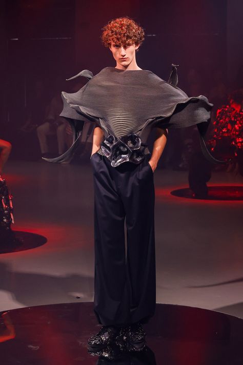 Yuima Nakazato Fall 2024 Couture Fashion Show & Collection Review [PHOTOS] Male Haute Couture, Mens Experimental Fashion, Couture Fashion Men, Mens High Fashion Runway Haute Couture, Men Haute Couture, Mens Avant Garde Fashion Haute Couture, Male Couture, Yuima Nakazato, Robert Wun Haute Couture 2024