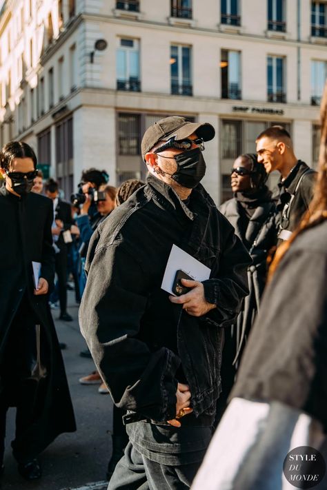 Demna Gvasalia Outfits, Demna Gvasalia Style, Balenciaga Outfit Mens, Balenciaga Cap, Balenciaga Outfit, Paris In The Fall, Demna Gvasalia, Balenciaga Style, Mens Fashion Inspiration