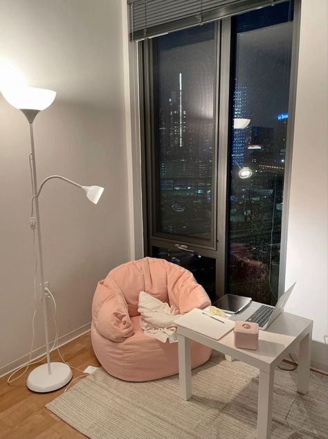 Room With Bean Bag Ideas, Prettiest Celebrities, Dekorasi Kamar Tidur, Study Room Decor, Cozy Room Decor, Minimalist Room, Apartment Decor Inspiration, Room Design Bedroom, Dream Room Inspiration