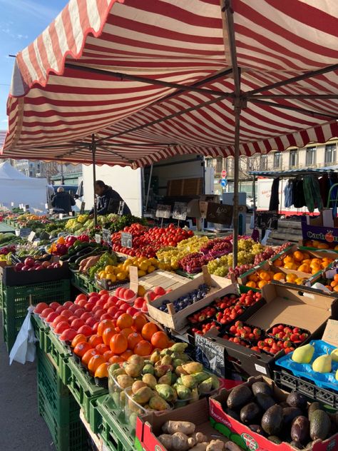 Farmers Market Aesthetic Outfit Summer, Fruit Stand Aesthetic, Agriculture Aesthetic, Aura Music, Fruits Aesthetic, List Of Veggies, Grunge Photos, Fruit Stall, Fruit Stand