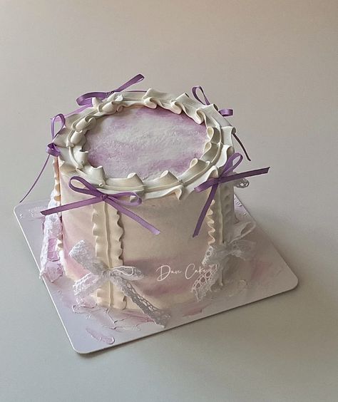 Pastel Purple Cake Aesthetic, Ribbon Cake Design, Purple Aesthetic Cake, Cake Designs Purple, Birthday Purple Cake, Pastel Purple Cake, Purple Cake Aesthetic, Purple Cake Birthday, Purple Cake Design