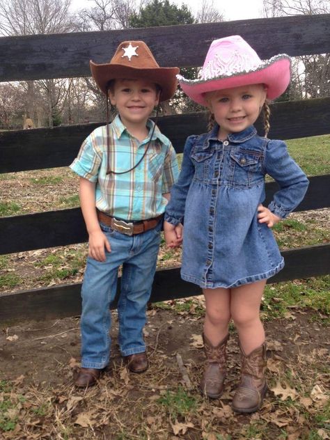 Cowboy Outfits For Boys, Farmer Outfit, Bebe Clothing, Farm Clothes, Brad Paisley, Estilo Country, Country Kids, Amazon Clothes