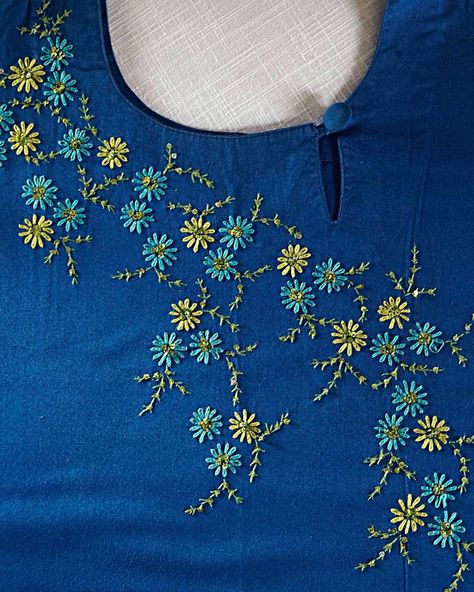 Simple Hand Embroidery Designs, Dress Embroidery Designs, Neck Patterns, Simple Hand Embroidery Patterns, Saree Embroidery Design, Simple Embroidery Designs, Hand Embroidery Patterns Flowers, Neck Embroidery, Hand Embroidery Videos