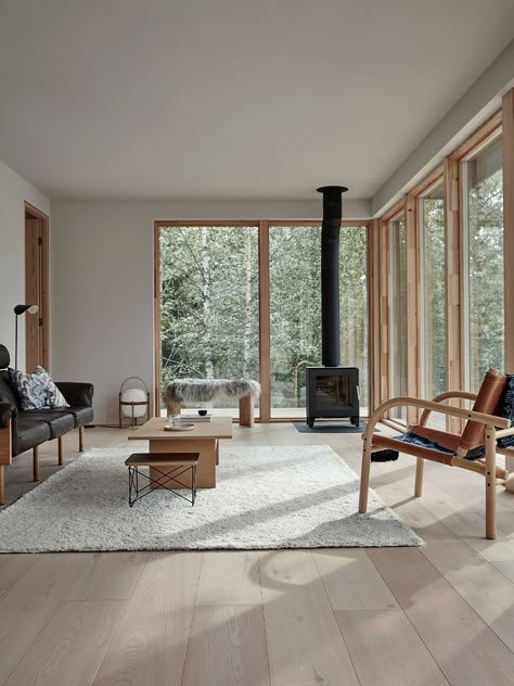 The modern leisure home of Joanna Laajisto and Mikko Ryhänen invites to unwind | Design Stories Design Del Prodotto, Modern Cabin, Scandinavian Interior, Scandinavian Home, Barn House, Summer House, House Inspo, Scandinavian Design, Interior Inspiration