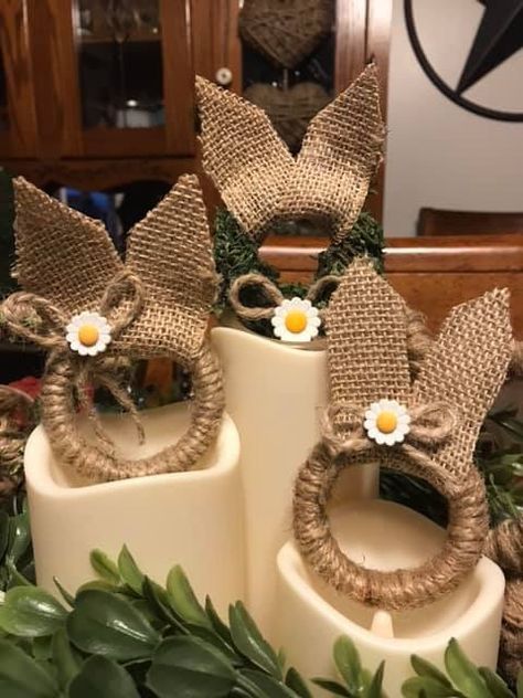 Christmas Tree Napkin Fold, Chicken Crafts, Easter Craft Decorations, Easy Easter Crafts, Spring Easter Crafts, Hand Crafts For Kids, Easter Blessings, Burlap Crafts, Easter Decorations Diy Easy