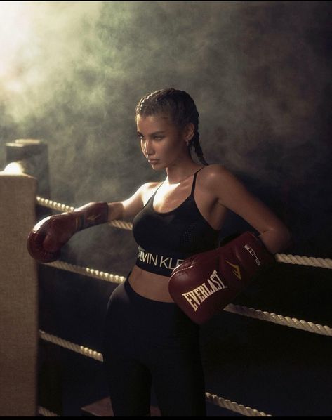 Boxing Outfit For Women, Boxer Aesthetic, Girl Boxers, Gym Photoshoot, Boxing Clothes, Trajes Kylie Jenner, Boxing Posters, Female Boxers, Beautiful Photoshoot Ideas