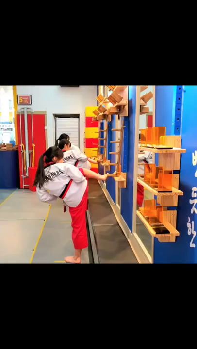 Taekwondo Korea, Taekwondo Techniques, Stretching Flexibility, Taekwondo Training, Flexibility And Mobility, The Artist Movie, Training Routine, Black Pink Background, Hapkido