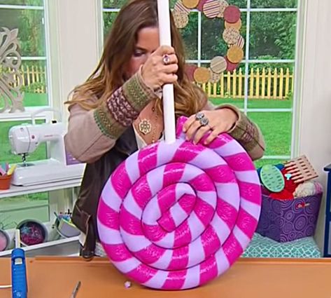 Make this DIY Giant Yard Lollipop out of a pool noodle this Christmas Season Christmas Lollipop Decorations, Diy Christmas Yard Decorations, Lollipop Decorations, Candy Decorations Diy, Giant Lollipops, Christmas Lollipops, Giant Candy, Candy Land Christmas Decorations Diy, Candy Land Christmas Decorations Outdoor