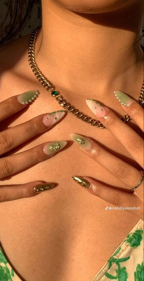 nails inspo, the colour green. 21st Birthday Nails, Dressed In White, Summer Nail Ideas, The Color Green, Hippie Nails, Grunge Nails, Casual Nails, Pretty Gel Nails, Cute Gel Nails