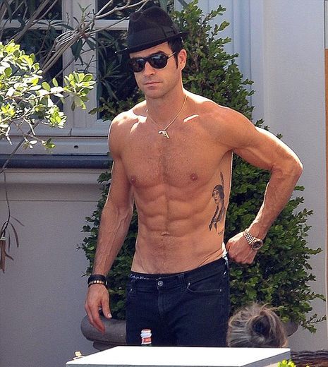 Justin Theroux Justin Theroux Tattoos, Boyfriend Justin Bieber, Boyfriend Justin, Celebrity Bodies, Ripped Body, Justin Theroux, Nice Bikinis, Drew Barrymore, The Perfect Guy