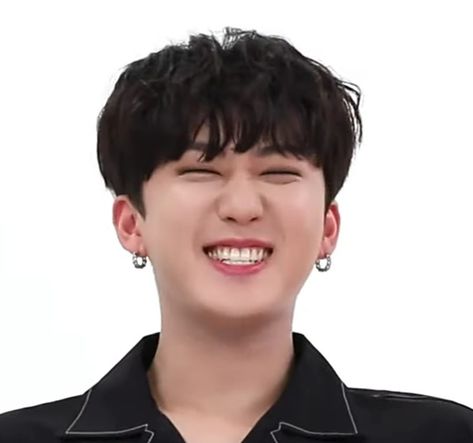 Cute Changbin Pics, Changbin Smirking, Changbin Cute Smile, Changbin Laughing, Changbin Smile, Cute Changbin, Changbin Cute, Nose Scrunch, Changbin Skz