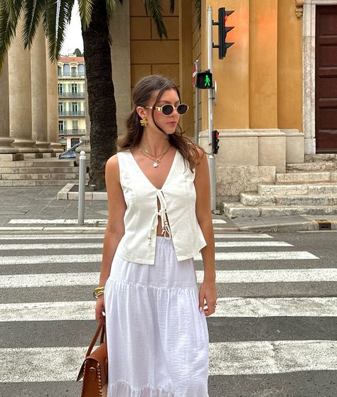 10 summer outfits ☀️🌺🌊✨ which look is your fav? • • • #eurosummer #eurosummeroutfits #mallorcarecs #summeroutfitinspo #discoverunder20k #pinterestgirl #mallorcaoutfit #southoffranceoutfits Euro summer, euro summer outfit inspo, Mallorca summer, mallorca outfits, south of France itinerary, Paris fashion, pinterest aesthetic, mallorca itinerary, summer outfit ideas, pinterest outfits, vacation outfit inspo, vacation aesthetic, euro summer photo inspo Euro Summer Beach Outfit, Euro Street Style Summer, Paris Late Summer Outfits, Summer Fit Casual, Euro Travel Outfits, Cute Outfits For Italy In Summer, South France Fashion, Europe Outfit Ideas Summer, Cool Boho Outfits