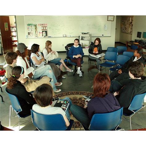 758px-Creative writing class-fine arts center (402690951) Writing Psychology, Socratic Seminar, Mystery Shopper, Teaching High School English, English Curriculum, Teaching Methodology, Bachelor's Degree, Content Writer, Master's Degree