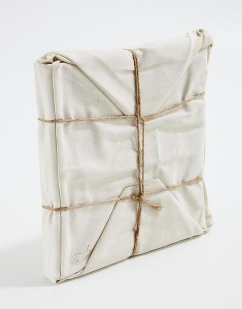 The white canvas folds with raw wrapping. The hidden knowledge of and old man. Fragile and powerful. The signature and date with graphite pencil Christo And Jeanne Claude, Sculpture Installation, Dot Art, Land Art, Artist Books, Comme Des Garcons, Installation Art, Book Design, Twine