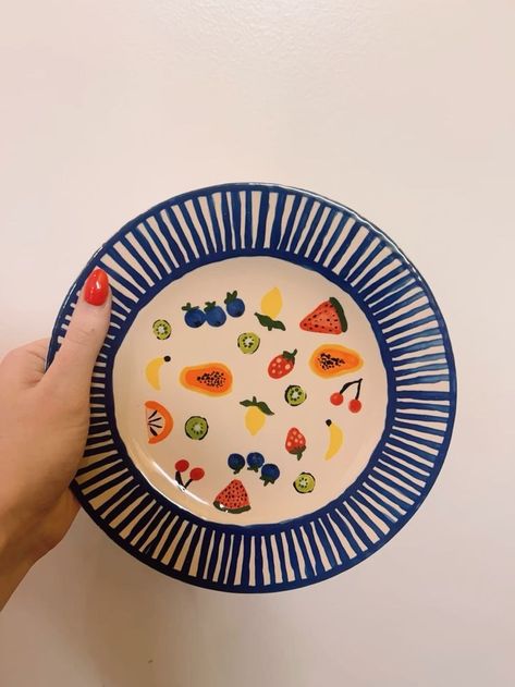 Fruit Plate Ceramic, Pottery Painting Inspo Plant Pot, Ceramic Fruit Plate, Creative Pottery Painting Ideas, Colorful Pottery Painting, Fruit Ceramic Painting, Pottery Ideas Plates, Paint Your Own Pottery Ideas Plates, Fruit Pottery Painting