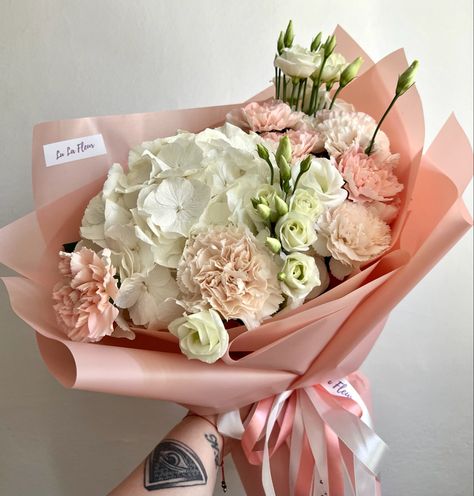 Carnations And Hydrangeas Bouquet, Carnation Hydrangea Bouquet, Hydrangea And Carnation Bouquet, Hydrangea Bouquet Pink, Hydrangea Bouquet Aesthetic, Rose And Carnation Bouquet, Eustoma Bouquet, Bouquet With Hydrangea, Hydrangeas Bouquet