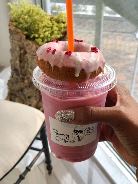 Pink Cafe, Doughnut Shop, Cute Coffee Shop, Design Café, Coffee Shop Aesthetic, Coffee And Donuts, Modern Restaurant, Dessert Shop, Coffee Shop Design