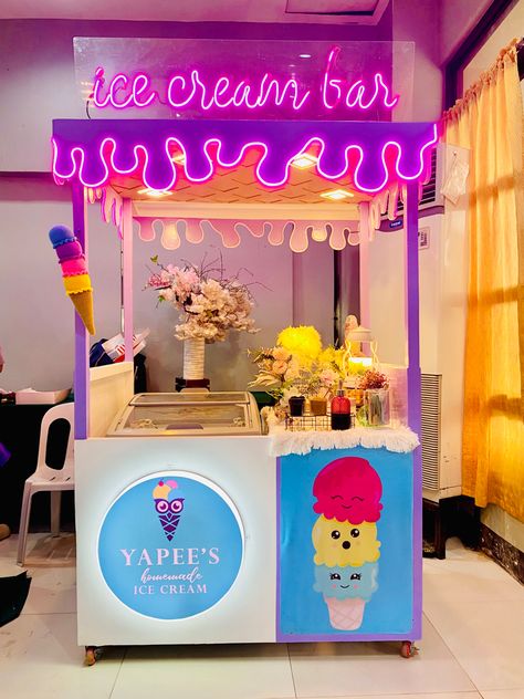 Ice Cream cart suitable in any occasion. Ice Cream Stand Ideas, Ice Cream Cart Design, Ice Cream Shop Ideas, Ice Cream Booth, Ice Cream Stall, Ice Cream Kiosk, Donat Glaze, Ice Cream Carts, Korean Ice Cream