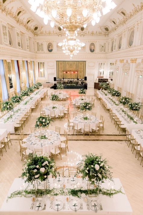 Wedding Venues Indoor Decor, Royal Wedding Venue Ideas, Wedding In A Ballroom, Indoor Classic Wedding, Dinner Wedding Decoration, Wedding Venues Hotel, Dreamy Wedding Reception Indoor, Classic Wedding Venue Receptions, Wedding Decorations Classic Elegant