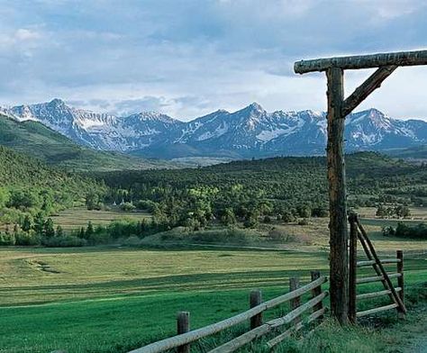 In God's country!  (This is the Double RL Ranch, yep... Ralph Lauren's place!) Home Designing, Colorado Ranch, Montana Ranch, Double Rl, Into The West, Mountain Style, Mountain Living, Colorado Homes, Ranch Life