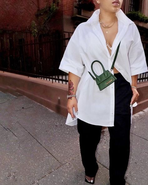 Trousers And Sneakers Women, Pom Pom Heels Outfit, Concert Street Style Outfit, 2023 Female Fashion, Fall Dress 2022, Street Chic Outfits Summer, How To Style A White Button Down Shirt, Petite Black Women Fashion, Travel Chic Travel Outfit