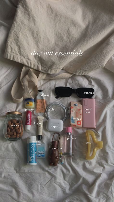 things I carry in my bag, things all girls must carry, all girl essentials, what’s in my bag, tote bag essentials, daily essentials, Aesthetic What In My Bag, Cute Bag Essentials, Essentials Bag Everyday, What’s In My Tote Aesthetic, Go To Bag Essentials, What's Inside My Tote Bag, Inside Makeup Bag, Night Out Bag Essentials, Day Out Essentials