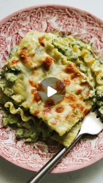 Vegetarian Pesto, Baby Spinach Recipes, Skillet Lasagna Recipe, Mackenzie Smith, No Boil Lasagna, Pea Pesto, Skillet Lasagna, Lasagna Noodles, Cheese Lasagna