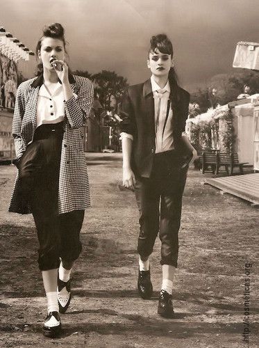 Forbidden History, Greaser Girl, 1950s Girl, Fashion Eras, Mode Rockabilly, Rockabilly Mode, Erwin Olaf, Girls Gang, Teddy Girl