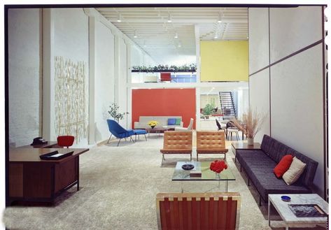 How to be Florence Knoll in 10 Easy Steps - Metropolis Knoll Office, Florence Knoll Sofa, Knoll Sofa, Office Vibes, Bauhaus Furniture, Living Room Vintage, Art Appliqué, Corporate Interiors, Florence Knoll