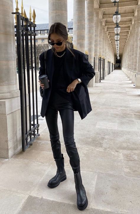 Chunky Boots Outfit, All Black Outfit, Mode Inspo, Chunky Boots, 가을 패션, Outfit Inspo Fall, Looks Style, Winter Fashion Outfits, Boots Outfit