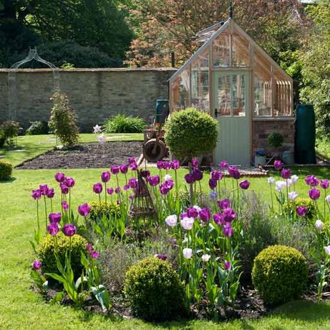 Country garden | Vintage country house | House tour | PHOTO GALLERY | Housetohome Country Garden Design, Cotswold Cottage, City Gardens, English Garden Design, Country Garden Decor, Country Gardens, Cottage Garden Design, Farm Garden, Tulips Garden