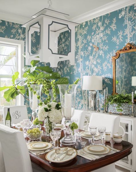 Schumacher X Miles Redd Pattern: Brighton Pavilion | Interior Designer: Tracy Dunn Design | Photo: Marcy Simpson | #schustagram #brightonpavilion #interiordesign #design #wallpaper #wallcovering #blue #peacock #ivory #18thcentury #floral #scenic #classic #traditional #natural #fresh #diningroom #dining #formaldiningroom Teal Chinoiserie Wallpaper, Chinoiserie Backdrop, Chinoiserie Dining Room, Chinoiserie Interior, Brighton Pavilion, Dining Room Layout, Pagoda Lanterns, Southern Lady, Chinoiserie Wallpaper