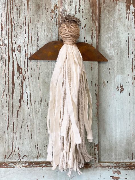 Farmhouse Angel Tree Topper, Primitive Christmas Tree Ornaments Diy, Rustic Angel Tree Topper, Rustic Angels Diy, The Shabby Tree Crafts, Primitive Christmas Diy, Diy Primitive Christmas Decor, Primitive Angel Patterns, Angel Diy Crafts