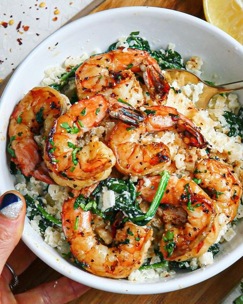 Caitlin Greene on Instagram: “GARLIC SHRIMP AND CREAMY RICOTTA CAULIFLOWER-SPINACH GRITS. [Paleo/dairy-free/keto-friendly.] Happy Sunday! I hope you’re all having an a…” Shrimp Skillet Recipes, Dinner Shrimp, Buttered Shrimp Recipe, Skillet Shrimp, Flavorful Shrimp, Shrimp Scampi Recipe, Scampi Recipe, Sauteed Shrimp, Garlic Butter Shrimp