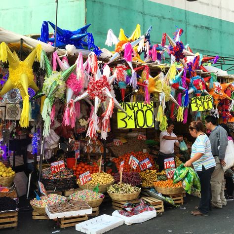 Piñatas en el mercado de la Merced, DF Mexican Mercado, Head Honcho, South Of The Border, Vintage Graphic Design, Mexican Culture, 2d Art, Photography Projects, Vintage Graphics, Lps